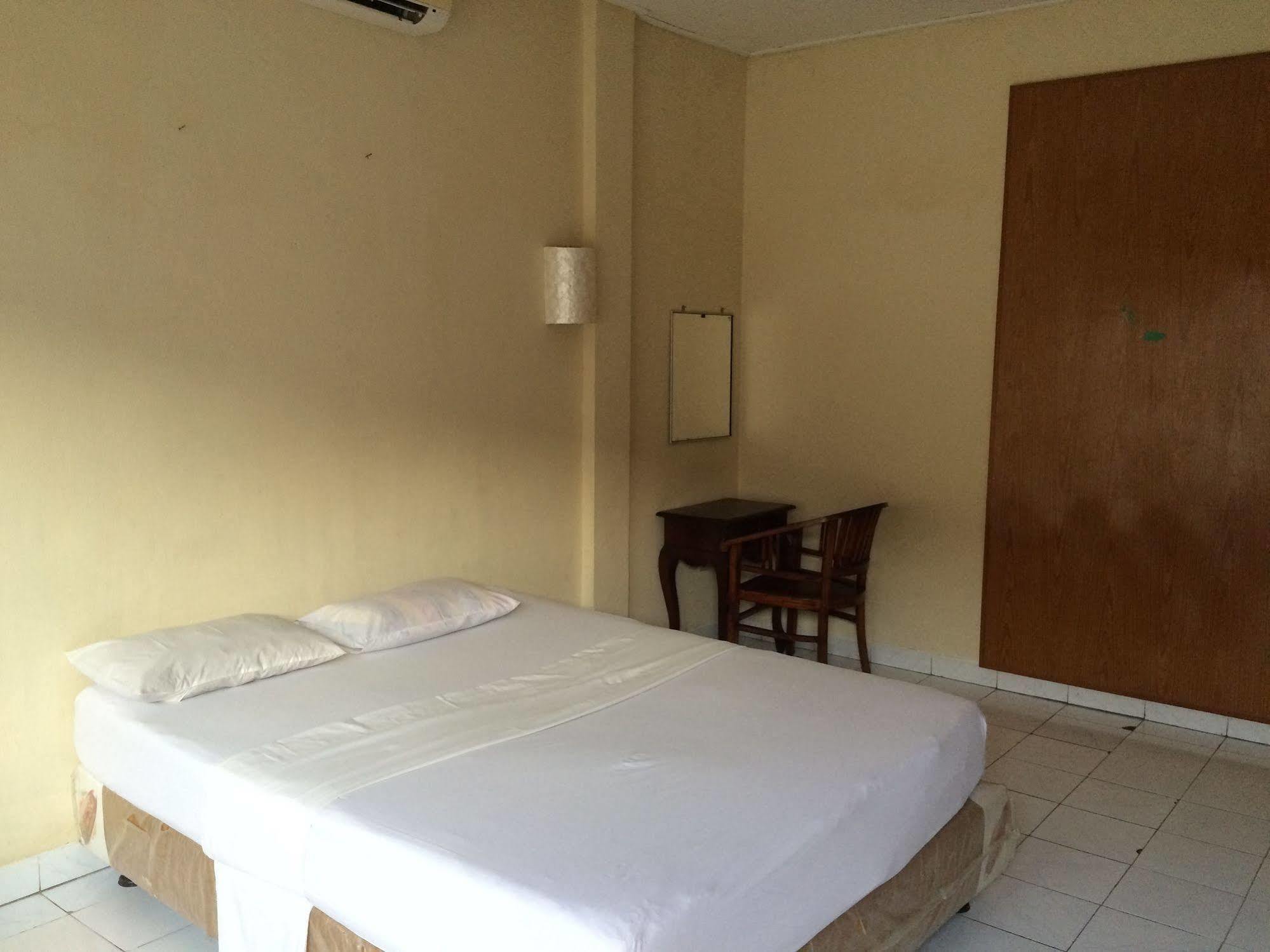 Rita Za Hotel Kuta Lombok Exteriör bild